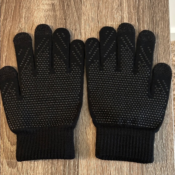 Legendary Whitetails Black and Gray Knit Gloves Set - Picture 6 of 8